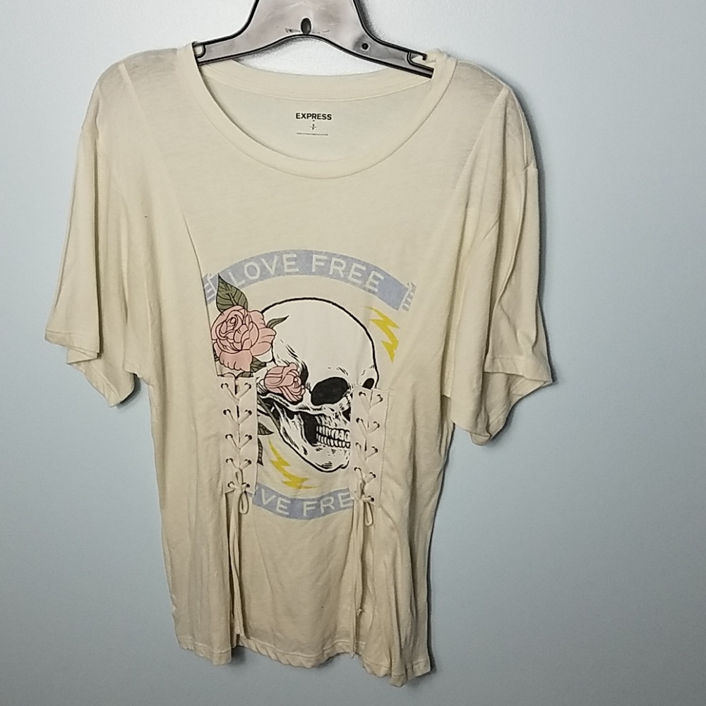 Express love free graphic tee